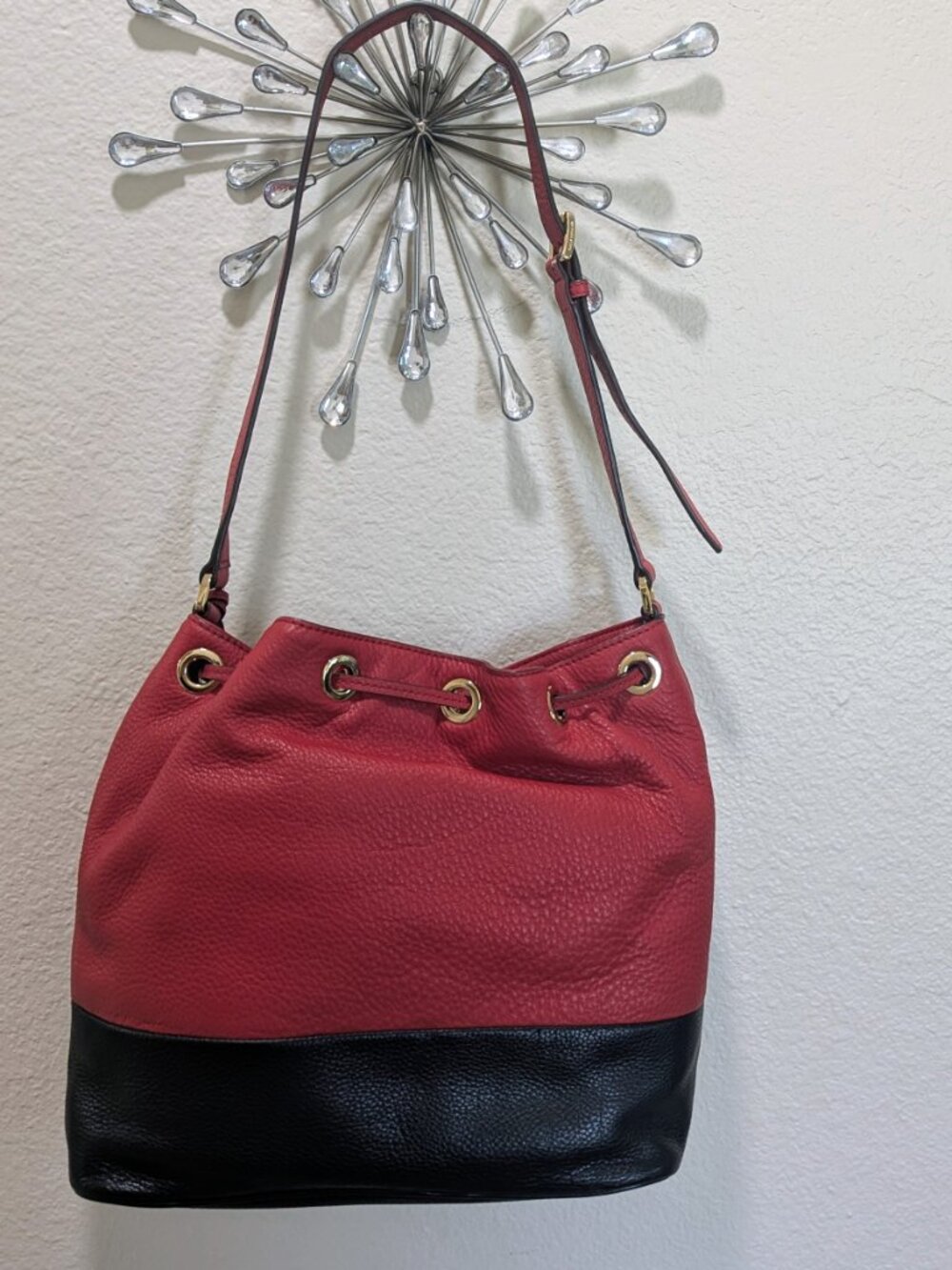 Michael Kors Jules Large Colorblock Leather Drawstring Bucket Bag – Red/Black - Picture 5 of 10